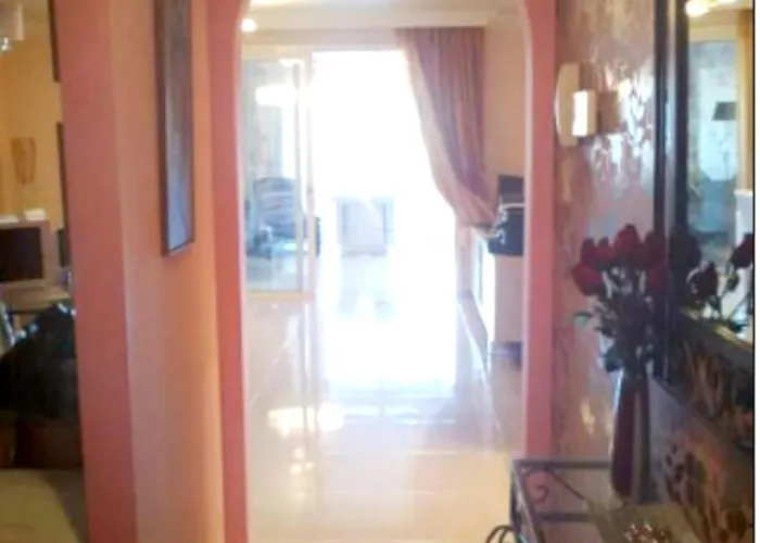 아파트 Spacious In 165 M² With Shared Pool