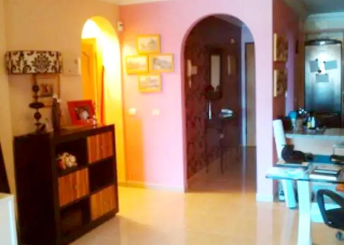 Spacious In 165 M² With Shared Pool 아데제